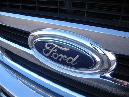 Ford Econoline Wagon 2011 photo 2