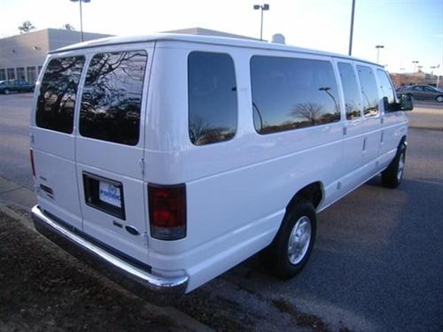 Ford Econoline Wagon 2011 photo 4