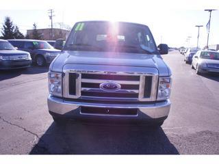 Ford Econoline Wagon 2011 photo 2