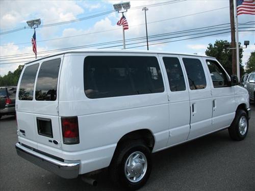 Ford Econoline Wagon 2011 photo 1