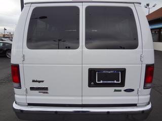 Ford Econoline Wagon 2011 photo 2