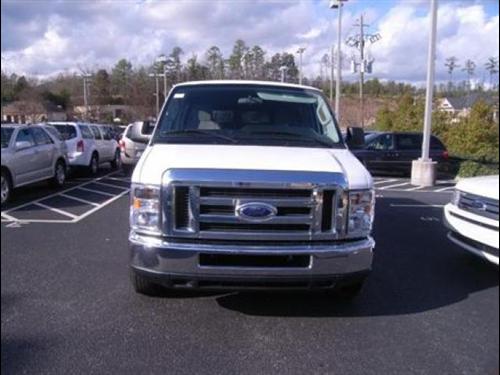 Ford Econoline Wagon 2011 photo 1