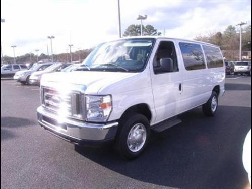 Ford Econoline Wagon 2011 photo 2