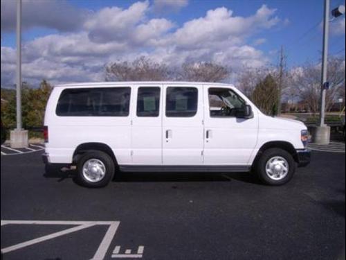 Ford Econoline Wagon 2011 photo 3
