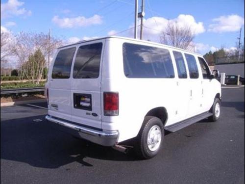 Ford Econoline Wagon 2011 photo 4