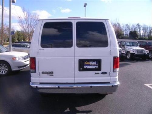 Ford Econoline Wagon 2011 photo 5
