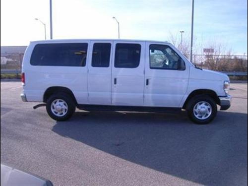 Ford Econoline Wagon 2011 photo 3