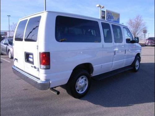 Ford Econoline Wagon 2011 photo 4
