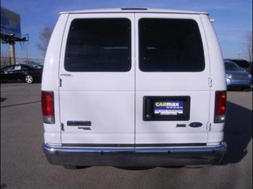 Ford Econoline Wagon 2011 photo 5