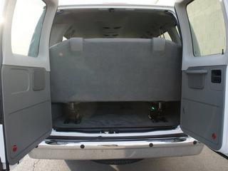Ford Econoline Wagon 2011 photo 2