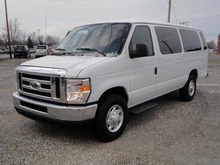 Ford Econoline Wagon 2011 photo 2