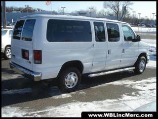 Ford Econoline Wagon 2011 photo 5
