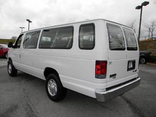 Ford Econoline Wagon 2011 photo 2