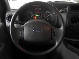 Ford Econoline Wagon 2011 photo 2