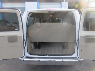 Ford Econoline Wagon 2011 photo 2