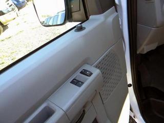 Ford Econoline Wagon 2011 photo 2