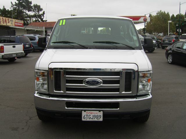 Ford Econoline Wagon 2011 photo 1