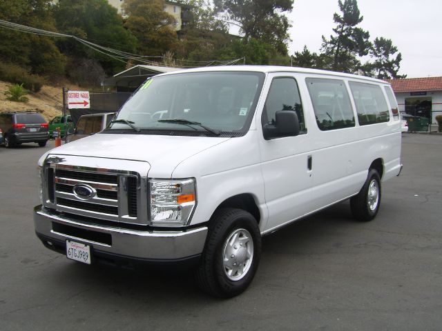Ford Econoline Wagon 2011 photo 4