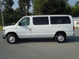 Ford Econoline Wagon 2011 photo 4