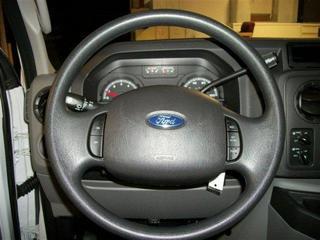 Ford Econoline Wagon 2011 photo 2