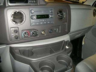 Ford Econoline Wagon 2011 photo 3
