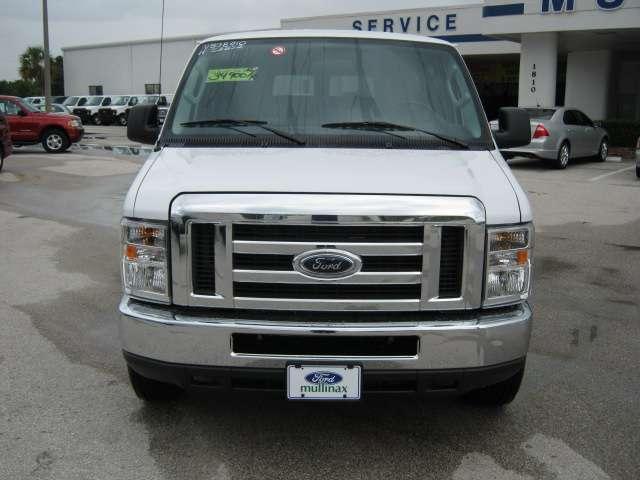 Ford Econoline Wagon 2011 photo 1