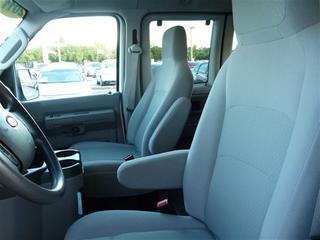 Ford Econoline Wagon 2011 photo 2