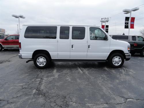 Ford Econoline Wagon 2011 photo 1