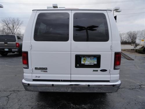 Ford Econoline Wagon 2011 photo 3