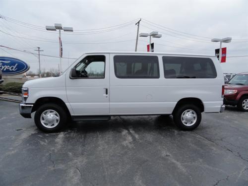 Ford Econoline Wagon 2011 photo 4