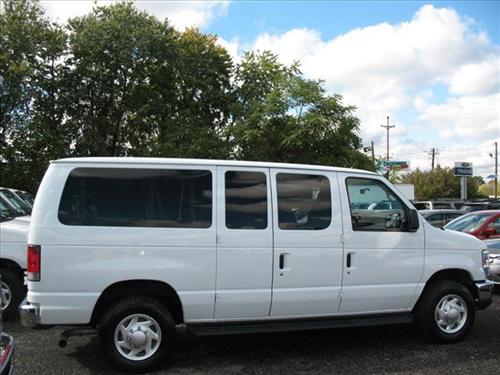 Ford Econoline Wagon 2011 photo 1