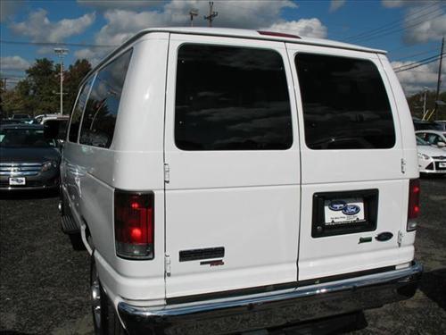 Ford Econoline Wagon 2011 photo 3