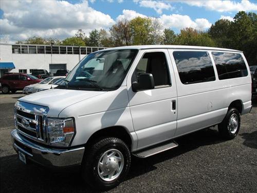 Ford Econoline Wagon 2011 photo 4