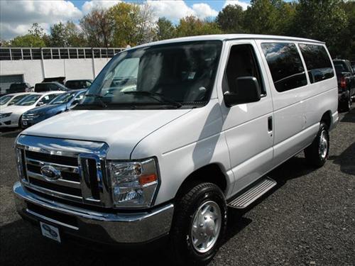 Ford Econoline Wagon 2011 photo 5
