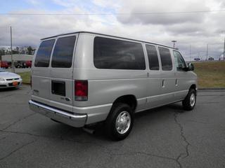 Ford Econoline Wagon 2011 photo 5