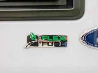 Ford Econoline Wagon 2011 photo 2