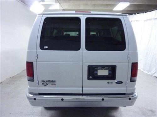 Ford Econoline Wagon 2011 photo 3