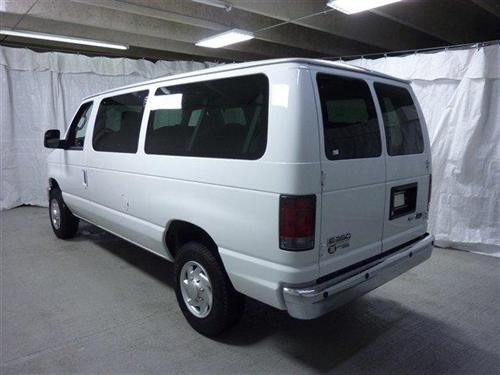 Ford Econoline Wagon 2011 photo 4