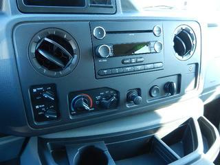 Ford Econoline Wagon 2011 photo 2