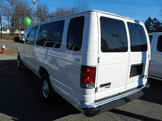 Ford Econoline Wagon 2011 photo 4