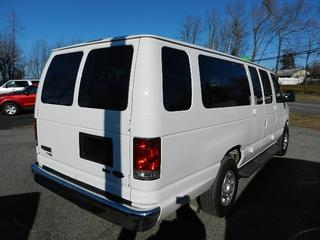 Ford Econoline Wagon 2011 photo 5
