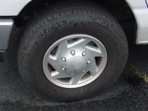 Ford Econoline Wagon 2011 photo 3