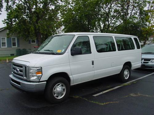 Ford Econoline Wagon 2011 photo 4