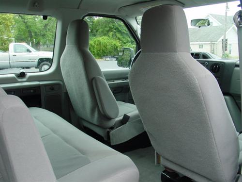 Ford Econoline Wagon 2011 photo 5