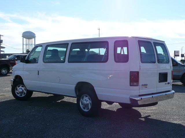 Ford Econoline Wagon 2011 photo 4