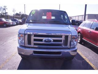 Ford Econoline Wagon 2011 photo 2