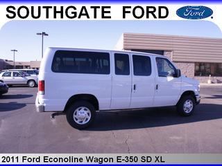 Ford Econoline Wagon 2011 photo 4