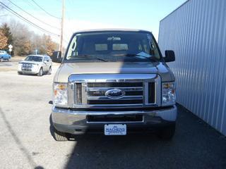 Ford Econoline Wagon 2011 photo 3