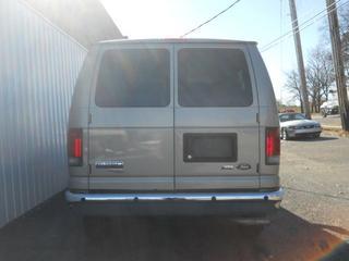 Ford Econoline Wagon 2011 photo 4