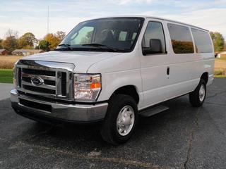 Ford Econoline Wagon 2011 photo 2